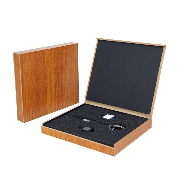 Caja de madera con tapa abatible